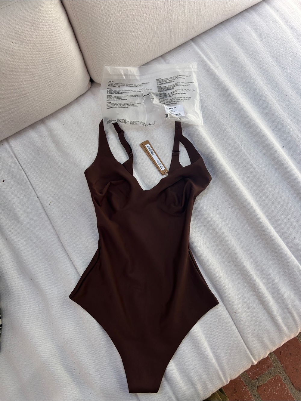 NWT!! SKIMS Body plunge COCOA One-Piece thong body suit. Medium.